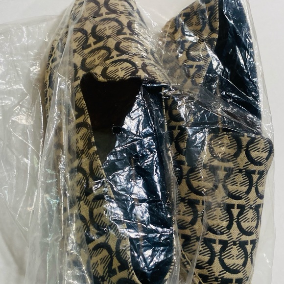 Ferragamo Women’s Sue Logo Canvas Espadrilles. - Picture 7 of 11